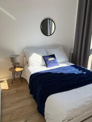 Łóżko lub łóżka w pokoju w obiekcie A63 by Real Apartment