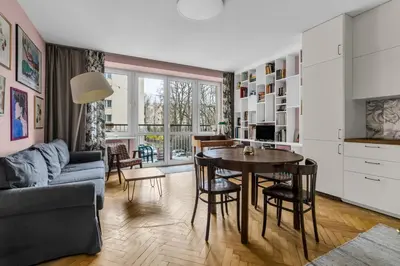 Kuchnia lub aneks kuchenny w obiekcie Hoża Heart of Warsaw Apartment by BookingHost