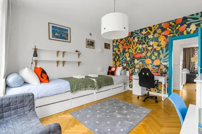 Część wypoczynkowa w obiekcie Hoża Heart of Warsaw Apartment by BookingHost