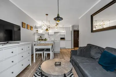 Kuchnia lub aneks kuchenny w obiekcie Grzybowska 13th Floor Stylish Apartment by BookingHost
