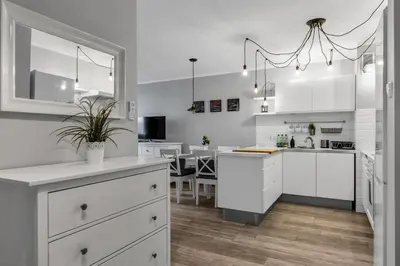 Kuchnia lub aneks kuchenny w obiekcie Grzybowska 13th Floor Stylish Apartment by BookingHost