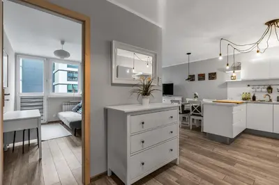 Kuchnia lub aneks kuchenny w obiekcie Grzybowska 13th Floor Stylish Apartment by BookingHost
