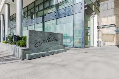 Budynek, w którym mieści się apartament