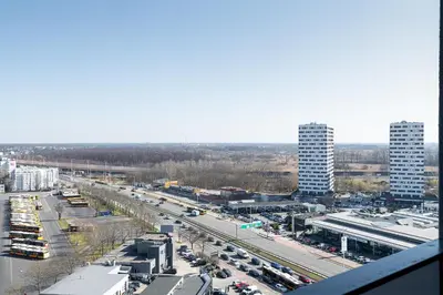 Widok na miasto Warszawa z tego apartamentu