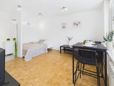 Łóżko lub łóżka w pokoju w obiekcie Comfortable Studio Close to Metro Station by Noclegi Renters