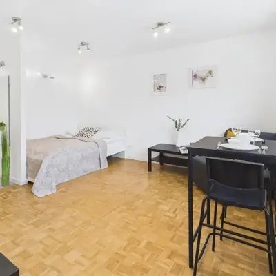 Comfortable Studio Close to Metro Station by Noclegi Renters