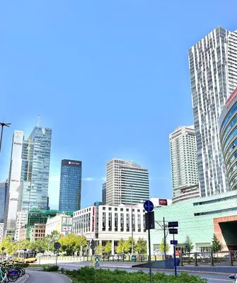 Widok na miasto Warszawa z tego apartamentu