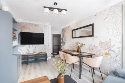 Telewizja i/lub zestaw kina domowego w obiekcie Riverside Retreat by Vistula 2BR & separate living room & balcony in the Center