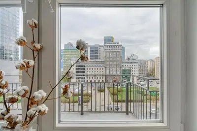 Widok na miasto Warszawa z tego apartamentu