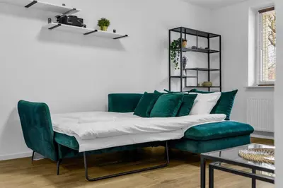 Część wypoczynkowa w obiekcie Warszawa Koło Malachite Studio by BookingHost