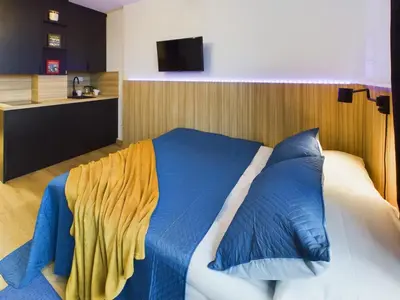 Łóżko lub łóżka w pokoju w obiekcie Modern Air-conditioned Studio by Noclegi Renters