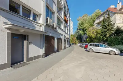 Budynek, w którym mieści się apartament