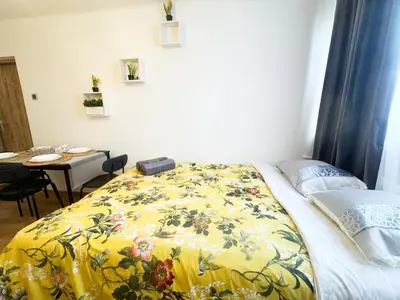 Łóżko lub łóżka w pokoju w obiekcie 1010 Warsaw Centrum