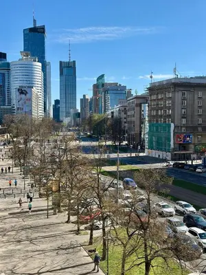 Widok na miasto Warszawa z tego apartamentu