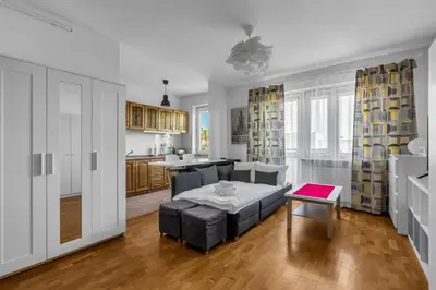 Kuchnia lub aneks kuchenny w obiekcie Metro Kabaty Homely Studio by BookingHost