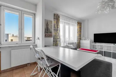Telewizja i/lub zestaw kina domowego w obiekcie Metro Kabaty Homely Studio by BookingHost