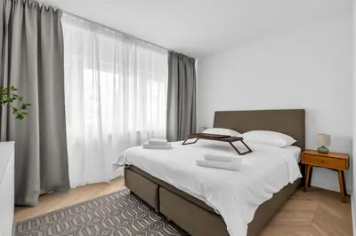 Łóżko lub łóżka w pokoju w obiekcie Warszawa Rakowiec Stylish Apartment by BookingHost