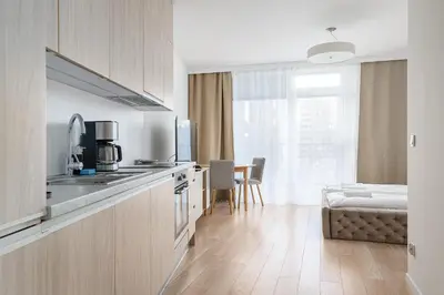 Kuchnia lub aneks kuchenny w obiekcie RentPlanet - Apartamenty Krochmalna