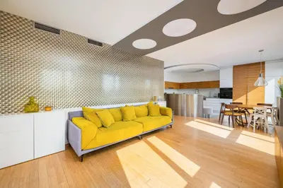 Część wypoczynkowa w obiekcie Central Park Serenity Apartment by BookingHost