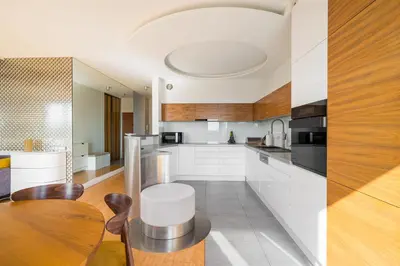 Kuchnia lub aneks kuchenny w obiekcie Central Park Serenity Apartment by BookingHost