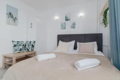 Łóżko lub łóżka w pokoju w obiekcie LYNA Home Plus - Premium Metro Residence