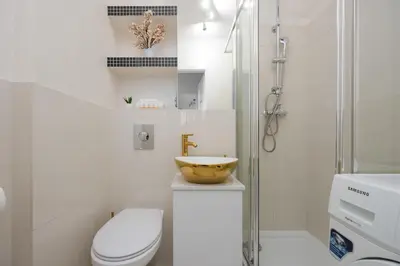 Łazienka w obiekcie Modern Apartment Grzybowska near Hala Mirowska by Noclegi Renters