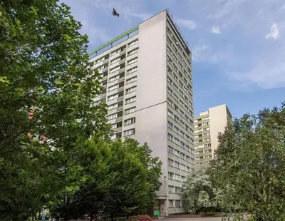 Budynek, w którym mieści się apartament