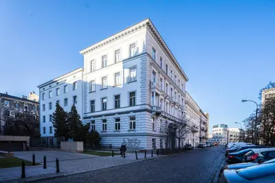 Budynek, w którym mieści się apartament
