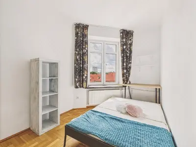 Łóżko lub łóżka w pokoju w obiekcie Przytulne, jasne 40m2 na Starej Pradze, 3min do M