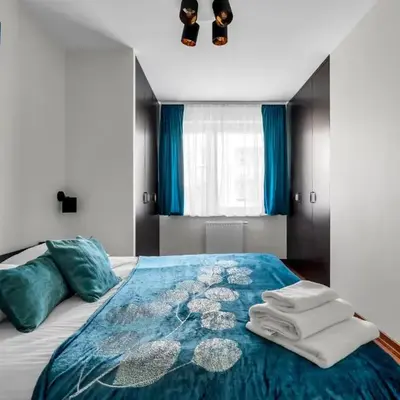 Sapphire Sky Deluxe Apartment by BookingHost