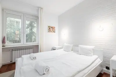Łóżko lub łóżka w pokoju w obiekcie RentPlanet - Apartamenty Chmielna