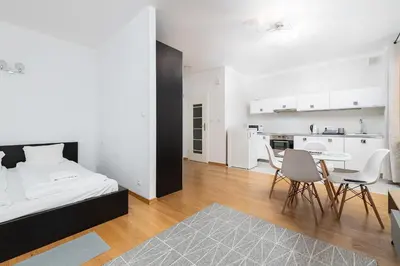 Łóżko lub łóżka w pokoju w obiekcie RentPlanet - Apartamenty Chmielna