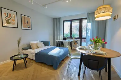 Łóżko lub łóżka w pokoju w obiekcie The Green Nest Apartment Wola Rondo Daszynskiego