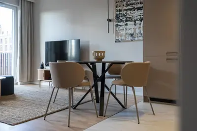Telewizja i/lub zestaw kina domowego w obiekcie National Stadium Deluxe Apartment by BookingHost