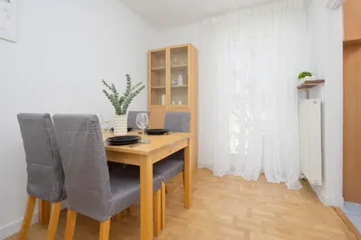 Plan piętra w obiekcie Bright Apartment in Warsaw's Wola Next to the Metro by Noclegi Renters