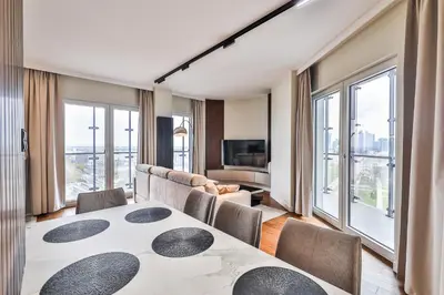 Telewizja i/lub zestaw kina domowego w obiekcie Kasprzaka 29 Panorama Tower 20 piętro 85m2 By Perfect Apart 2015