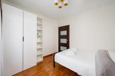 Łóżko lub łóżka w pokoju w obiekcie Metro Wilanowska Cosy Apartment by BookingHost