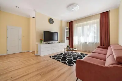 Telewizja i/lub zestaw kina domowego w obiekcie Luxury Apartment on Zlota Street