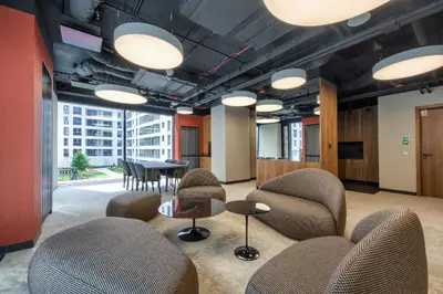 Część wypoczynkowa w obiekcie Towarowa Towers Suites