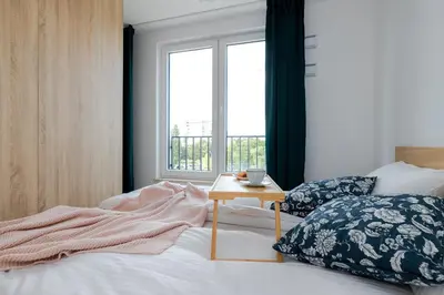 Łóżko lub łóżka w pokoju w obiekcie ShortStayPoland Pileckiego B140