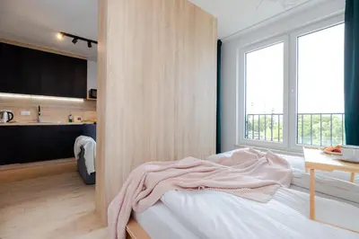 Łóżko lub łóżka w pokoju w obiekcie ShortStayPoland Pileckiego B140