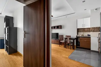 Kuchnia lub aneks kuchenny w obiekcie Homey Comfort Stay Apartment by BookingHost
