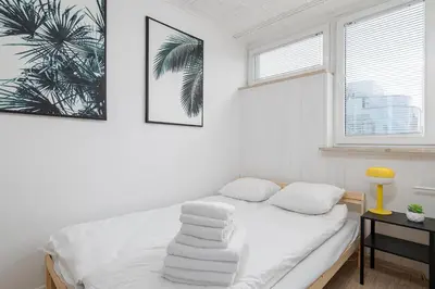 Łóżko lub łóżka w pokoju w obiekcie RentPlanet - Apartament przy Parku Mirowskim