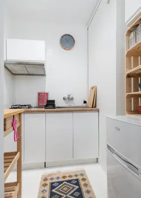 Kuchnia lub aneks kuchenny w obiekcie RentPlanet - Apartament przy Parku Mirowskim