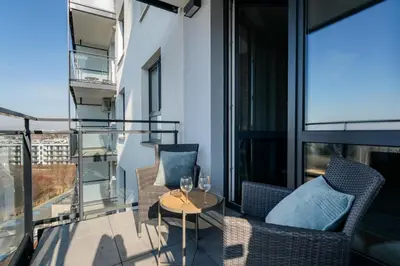 Balkon lub taras w obiekcie Blushline Apartment Wiktoryn AC Balcony