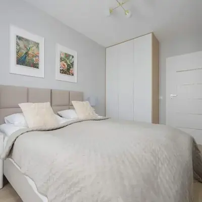 Spacious Apartment with Parking on Grochów by Noclegi Renters