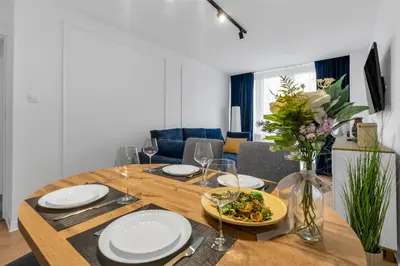 Telewizja i/lub zestaw kina domowego w obiekcie Saska Kępa Apt - 54m2, Two Bedrooms - by Rentujemy