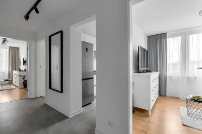 Telewizja i/lub zestaw kina domowego w obiekcie Saska Kępa Apt - 54m2, Two Bedrooms - by Rentujemy