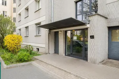 Budynek, w którym mieści się apartament