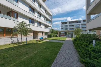 Ogród w obiekcie P&O Apartments Airport